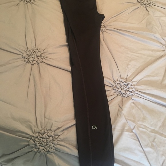 Old Navy Mid Rise Leggings - Picture 4 of 6